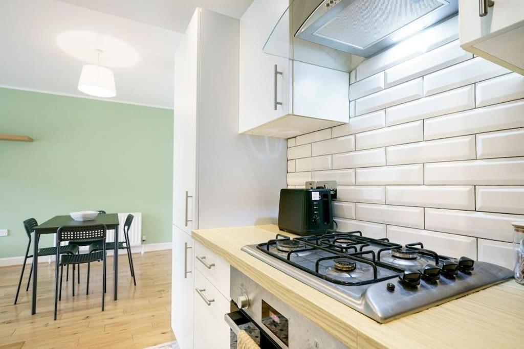 Stylish City Centre 2 Bedroom Apartment With Belfast Cityscape View Buitenkant foto