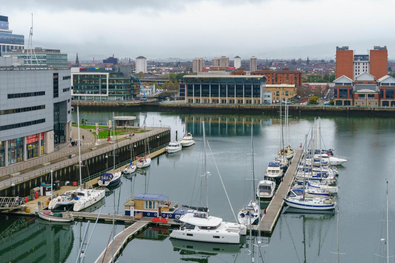 Stylish City Centre 2 Bedroom Apartment With Belfast Cityscape View Buitenkant foto